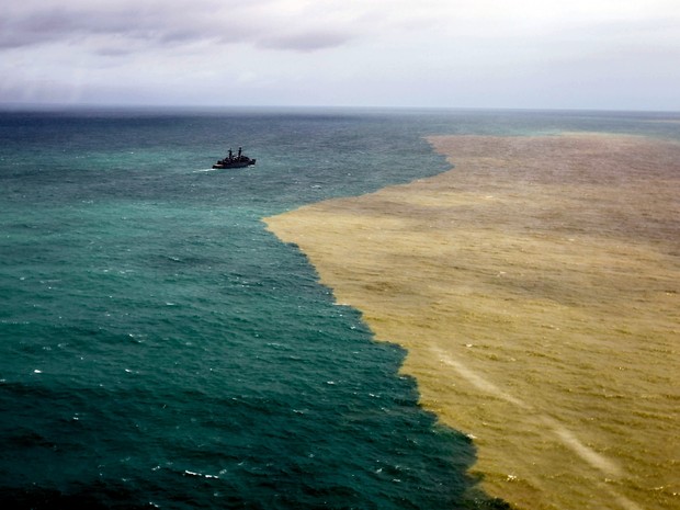 O rio desaguou no mar – sem música.